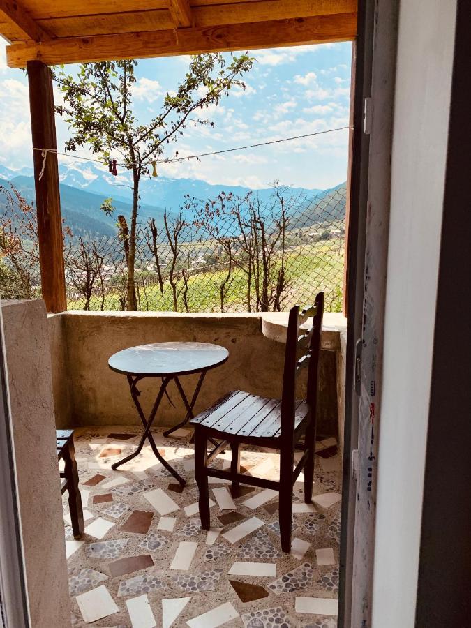 Nadia Guesthouse Mestia Bagian luar foto