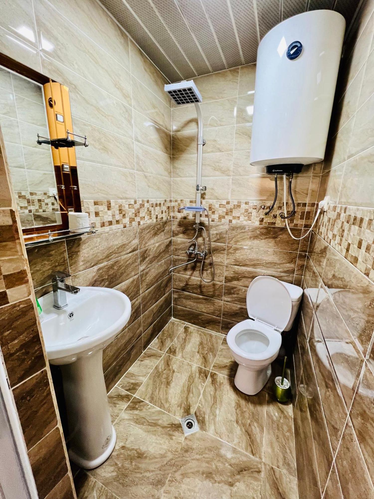 Nadia Guesthouse Mestia Bagian luar foto