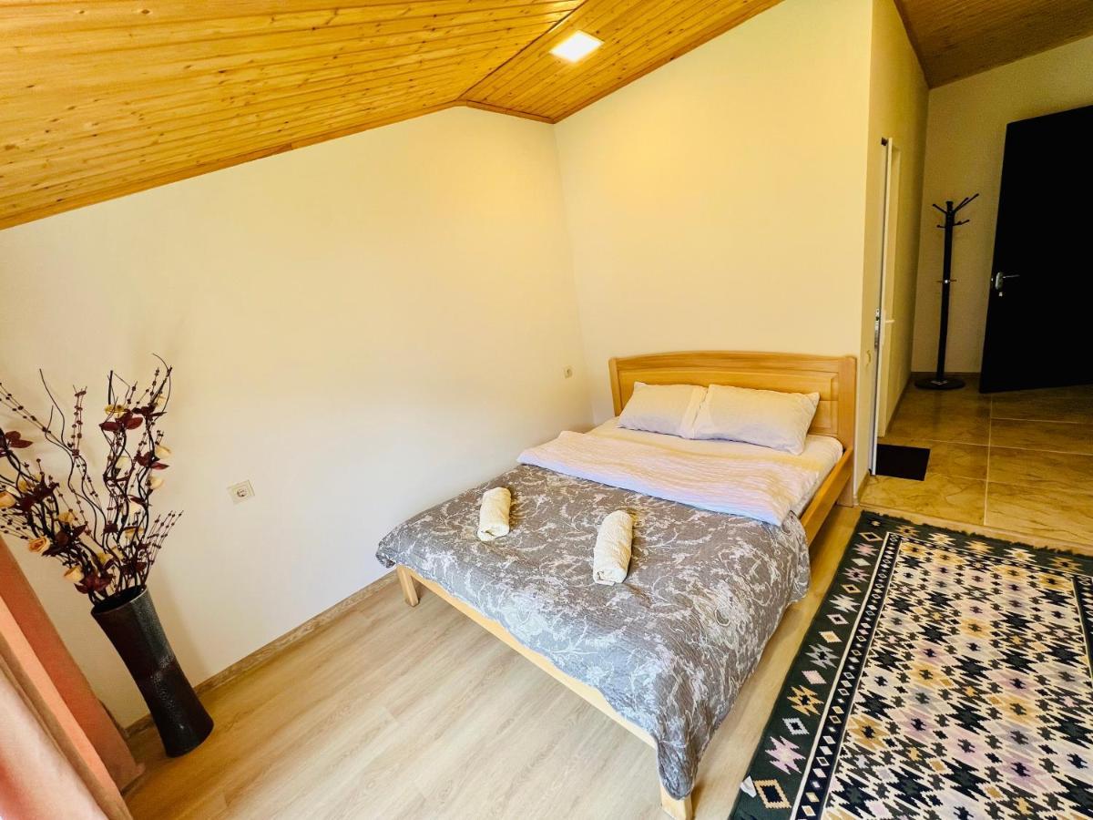 Nadia Guesthouse Mestia Bagian luar foto