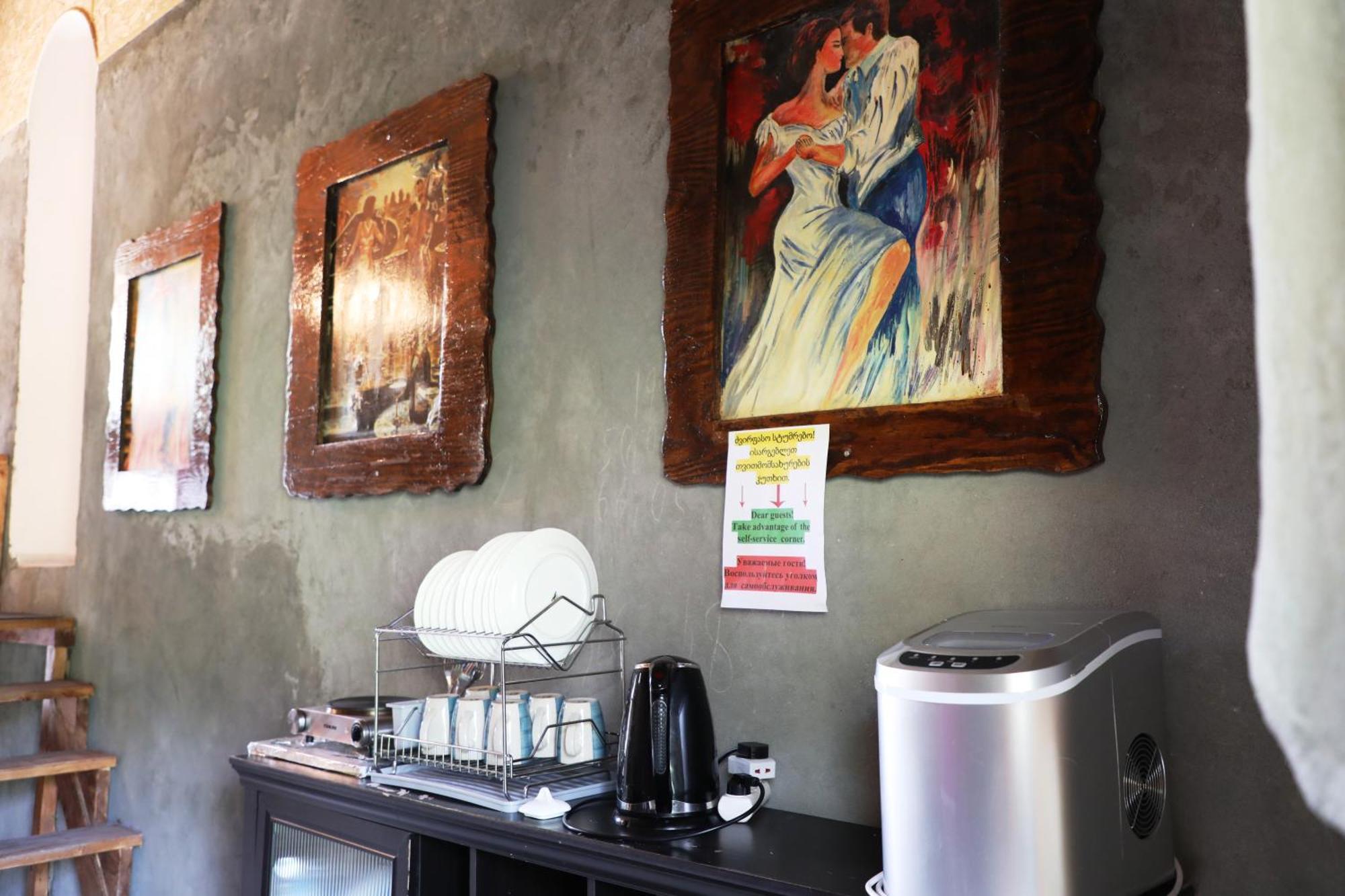 Nadia Guesthouse Mestia Bagian luar foto