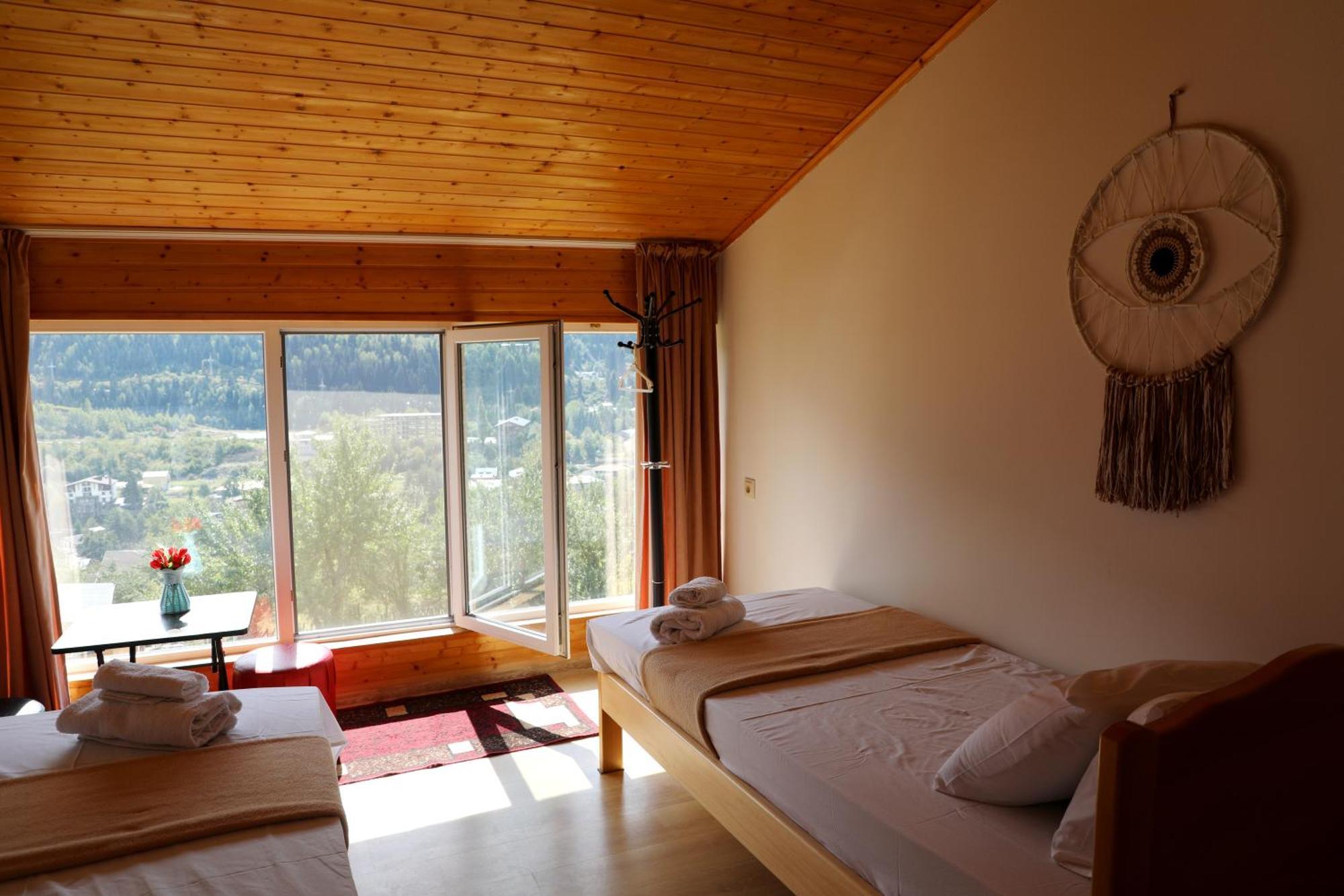 Nadia Guesthouse Mestia Bagian luar foto