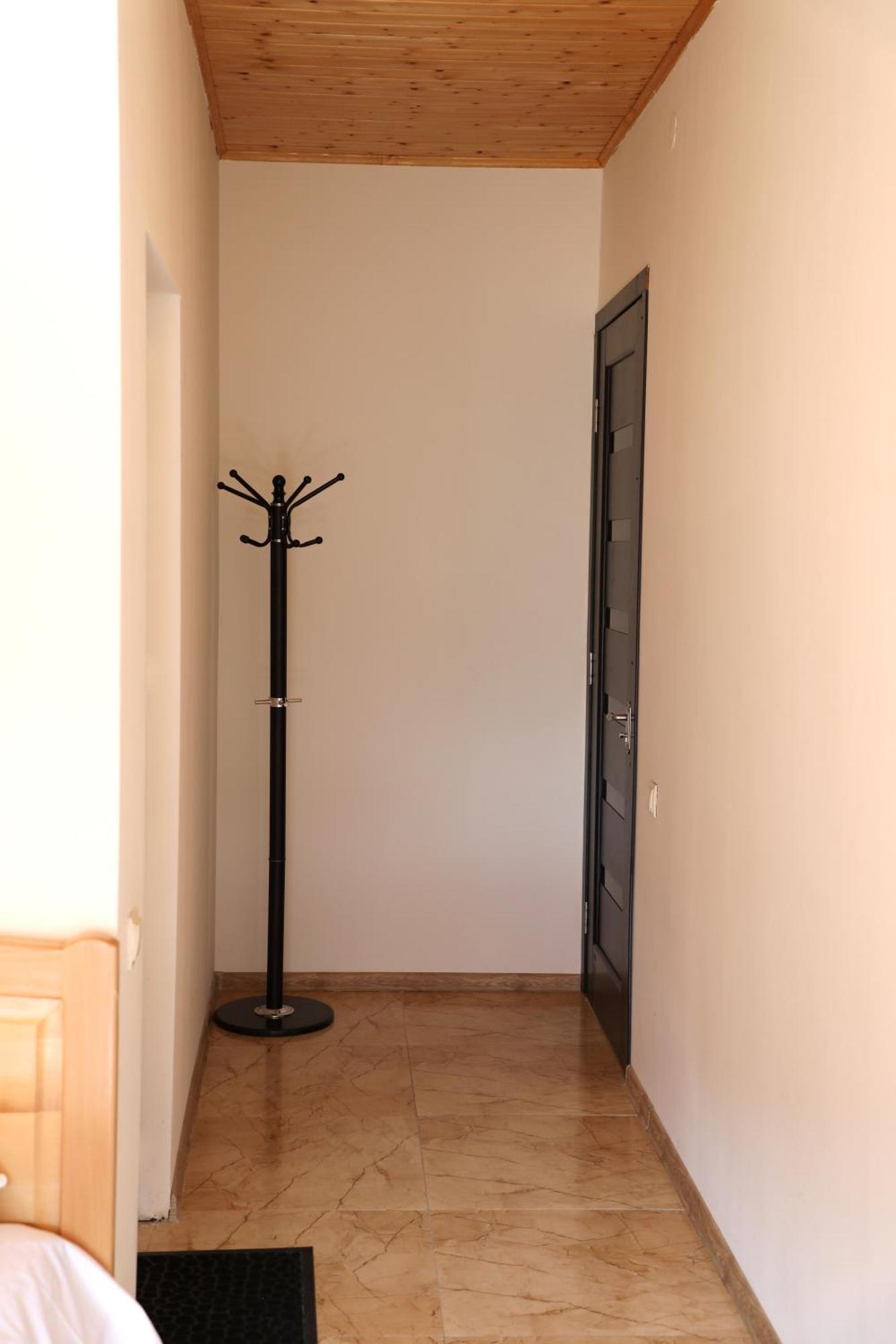 Nadia Guesthouse Mestia Bagian luar foto