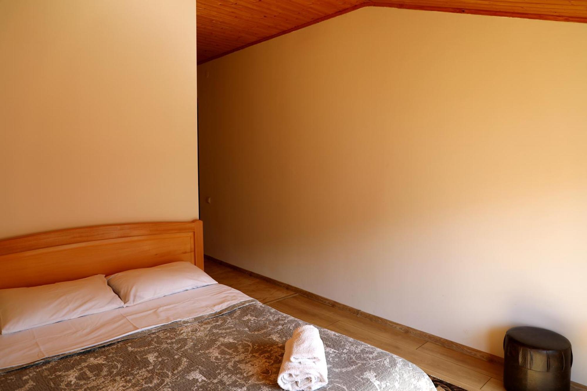 Nadia Guesthouse Mestia Bagian luar foto