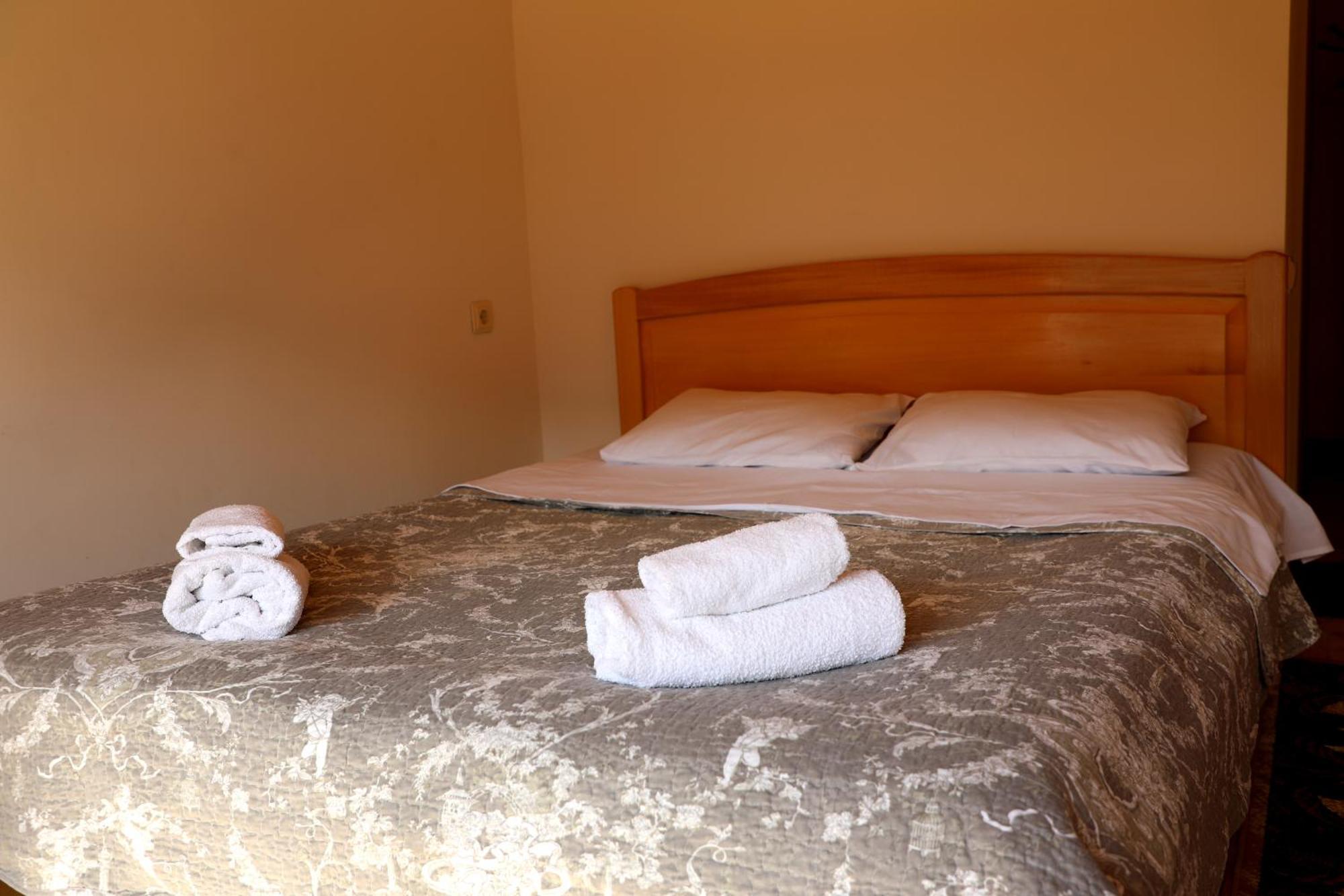 Nadia Guesthouse Mestia Bagian luar foto