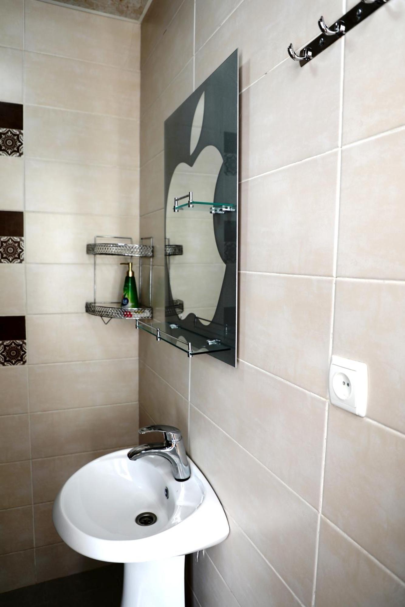 Nadia Guesthouse Mestia Bagian luar foto