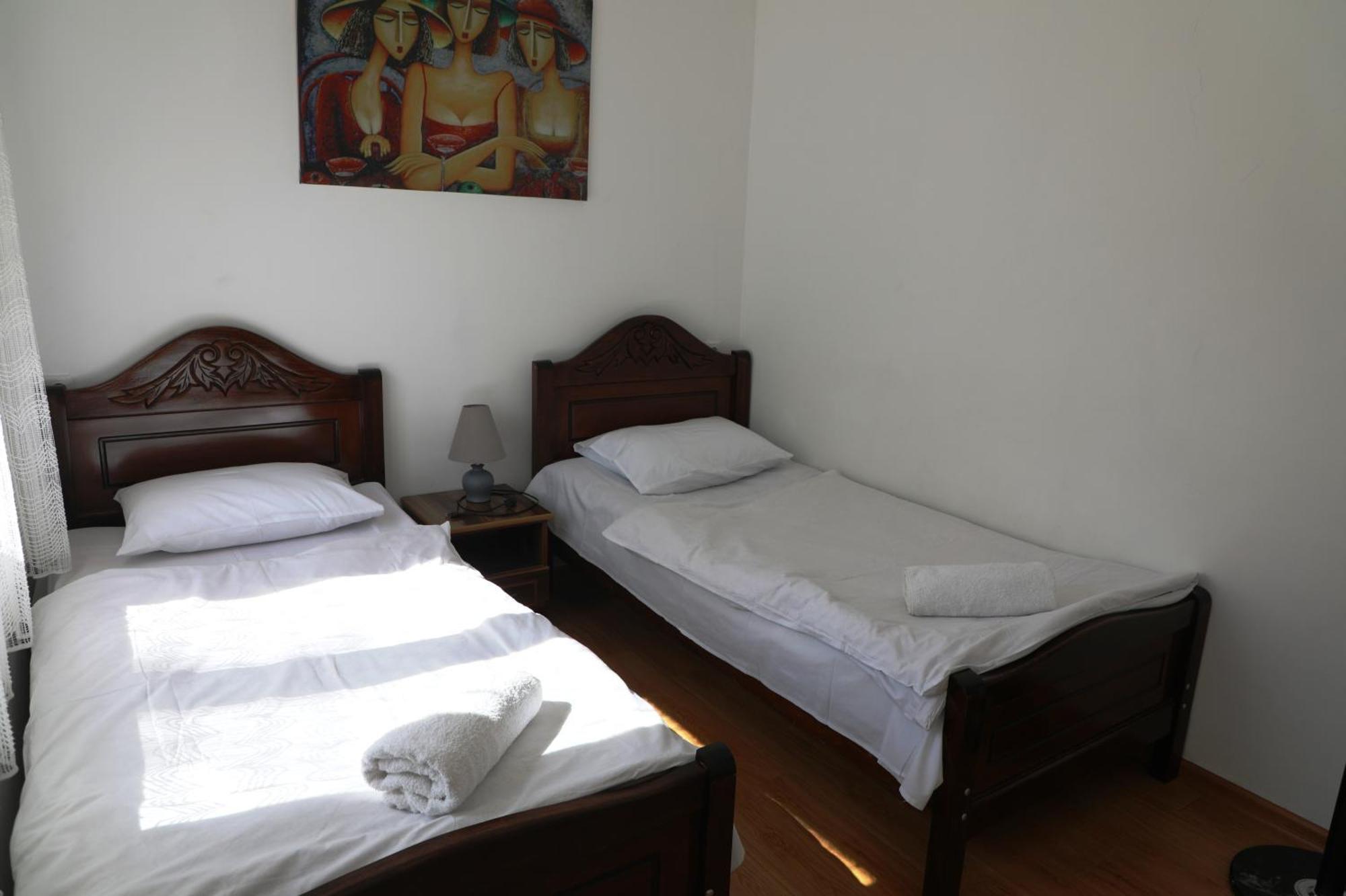 Nadia Guesthouse Mestia Bagian luar foto