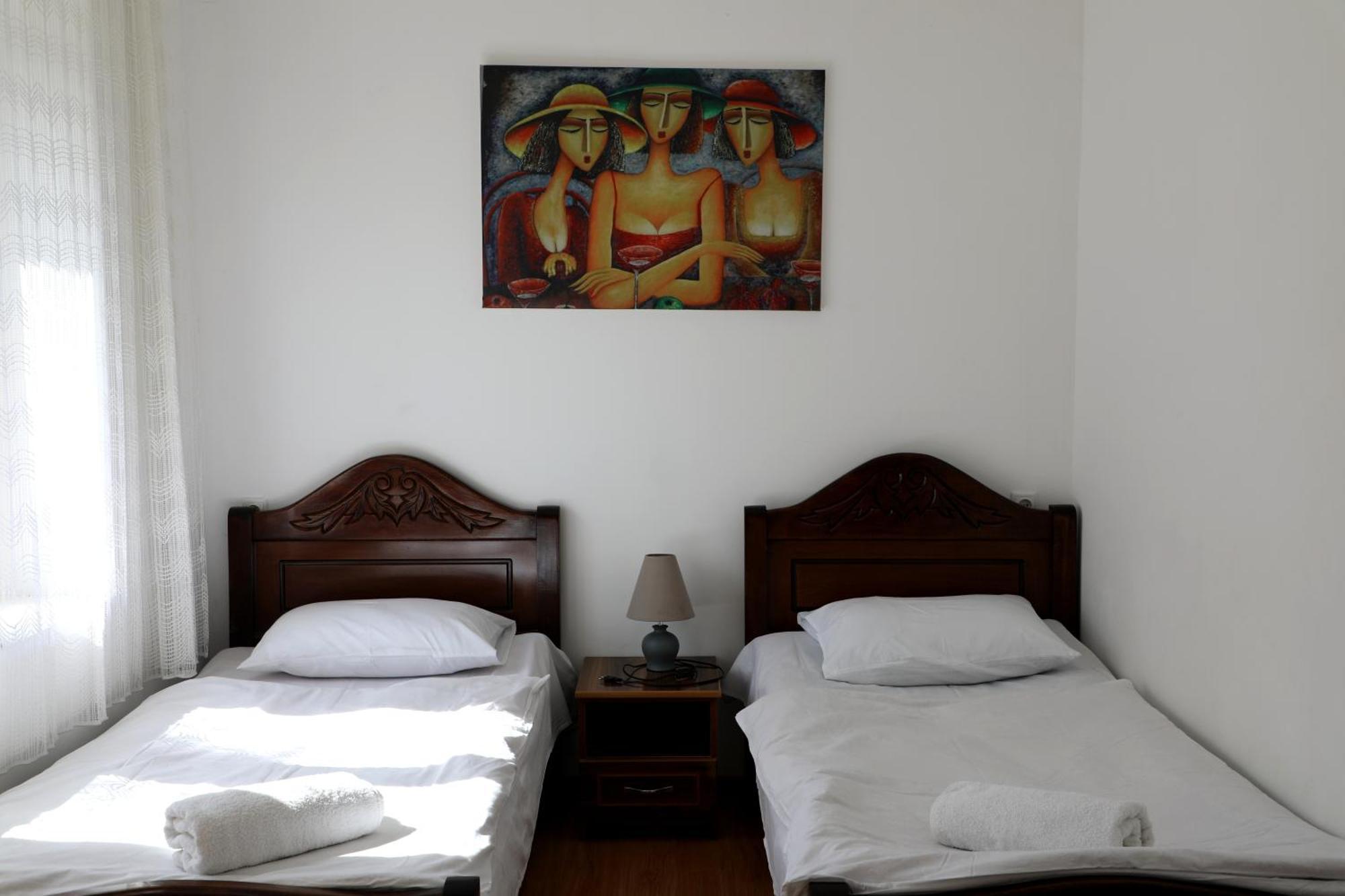 Nadia Guesthouse Mestia Bagian luar foto