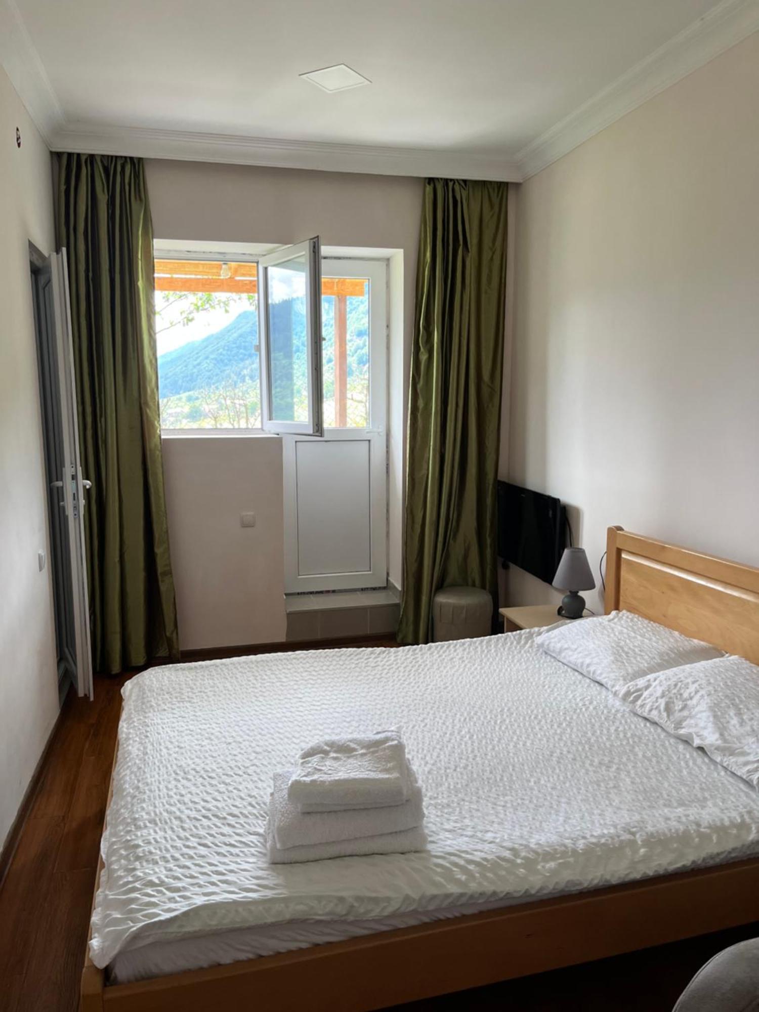 Nadia Guesthouse Mestia Bagian luar foto