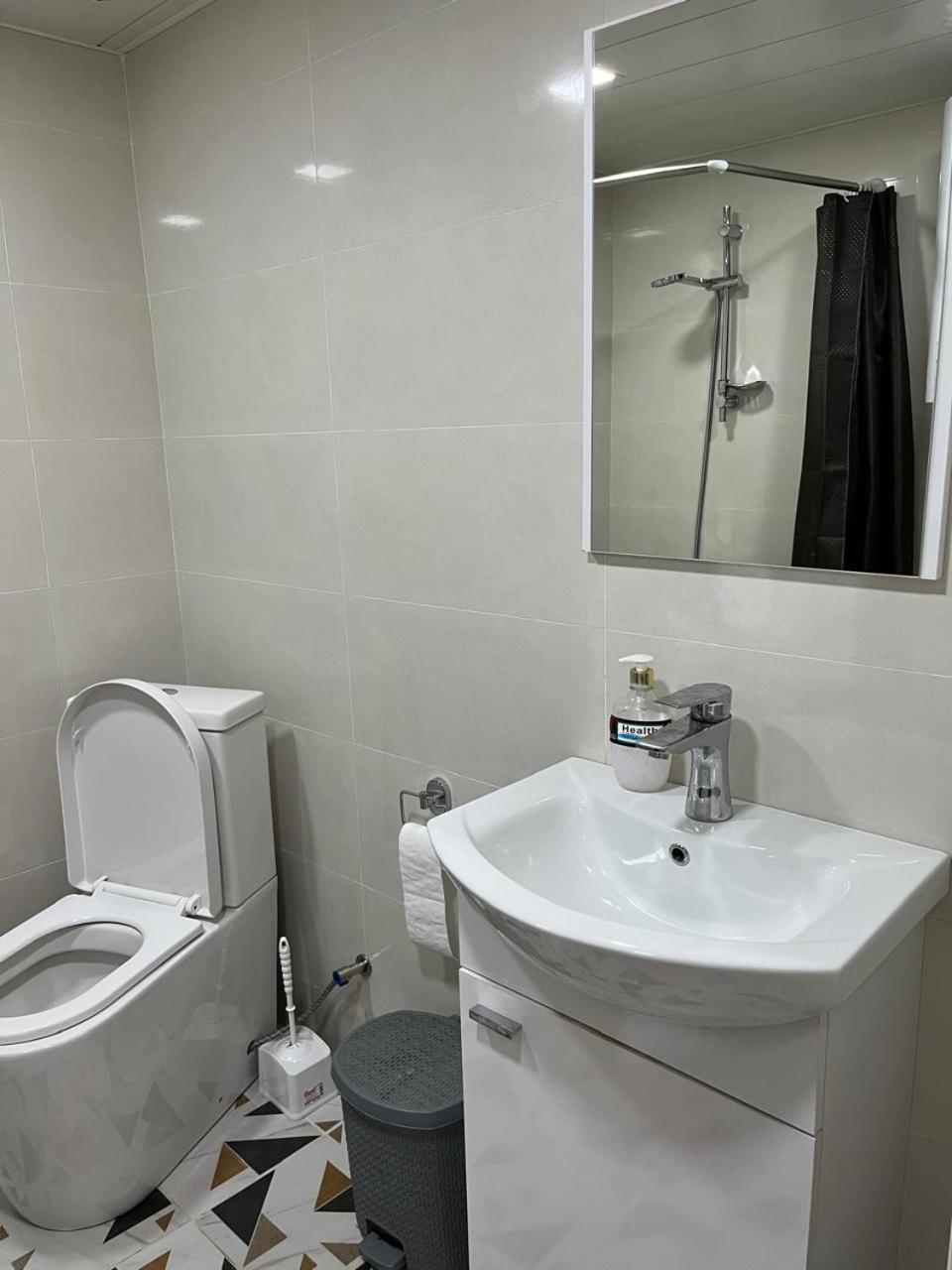 Nadia Guesthouse Mestia Bagian luar foto