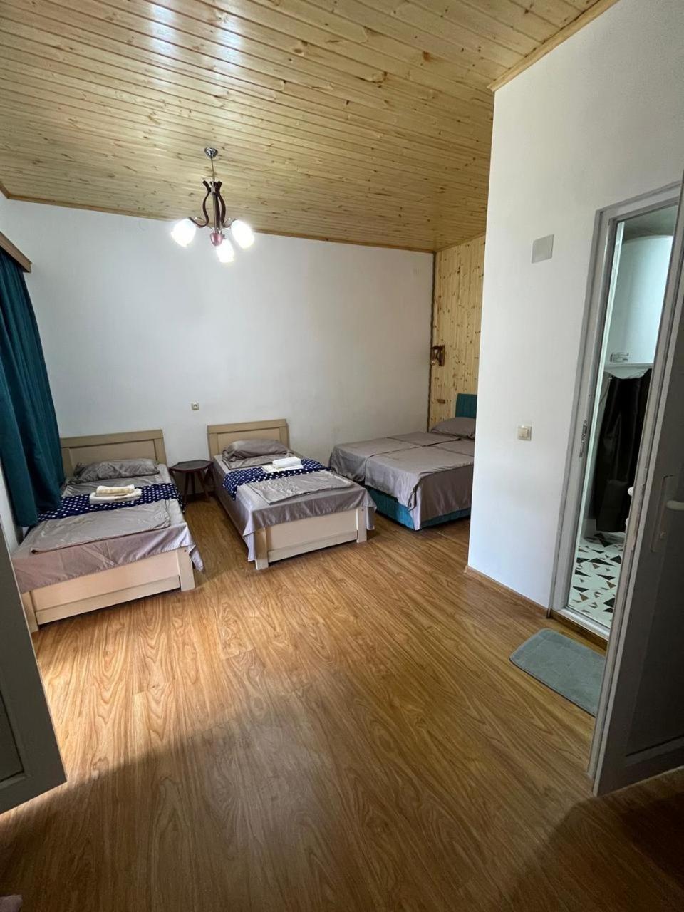 Nadia Guesthouse Mestia Bagian luar foto