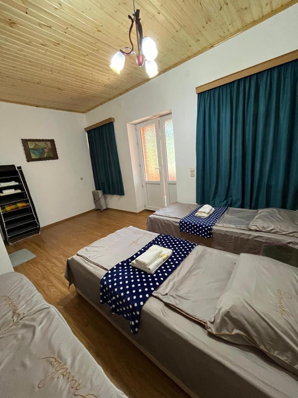 Nadia Guesthouse Mestia Bagian luar foto