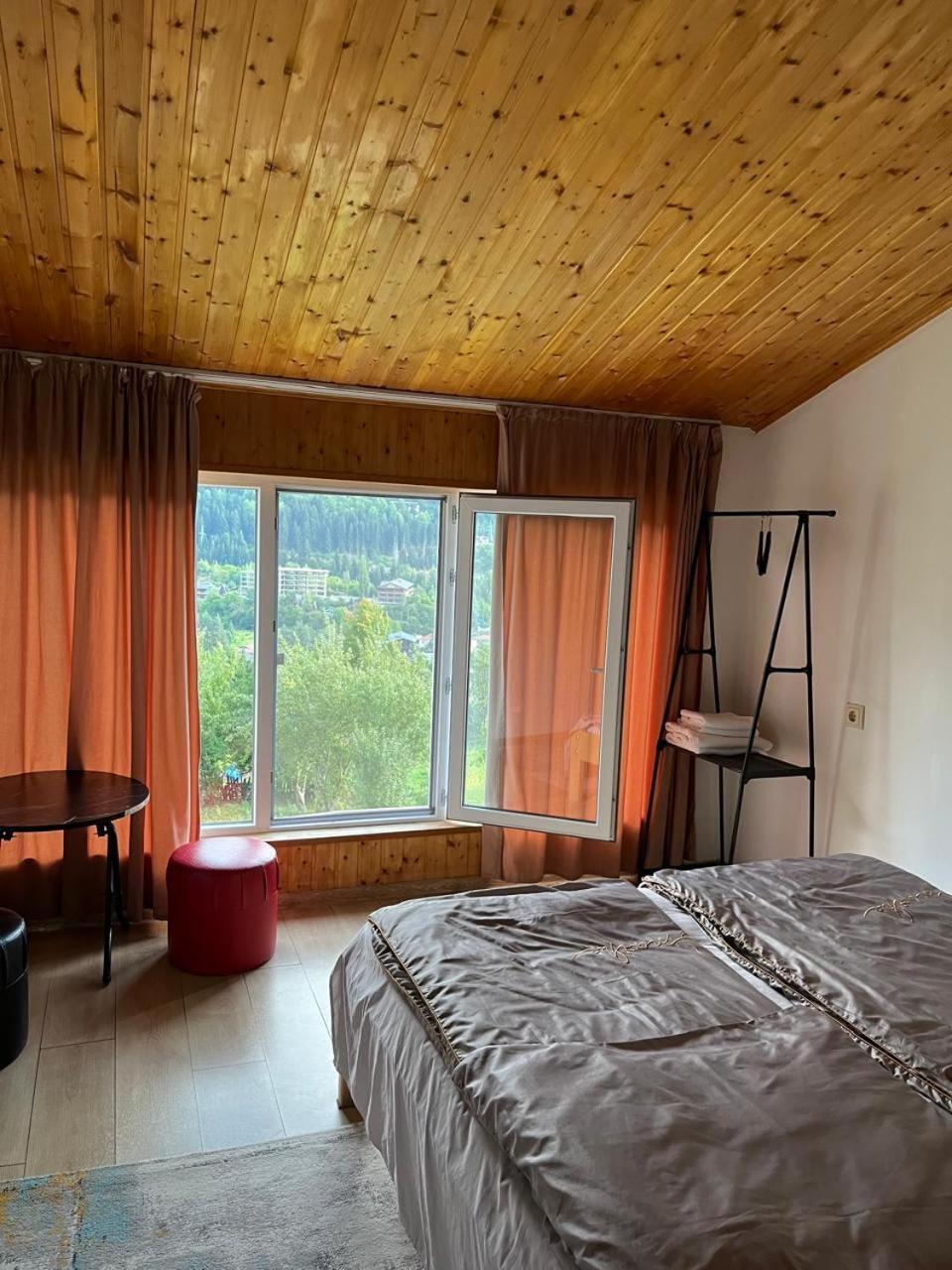 Nadia Guesthouse Mestia Bagian luar foto