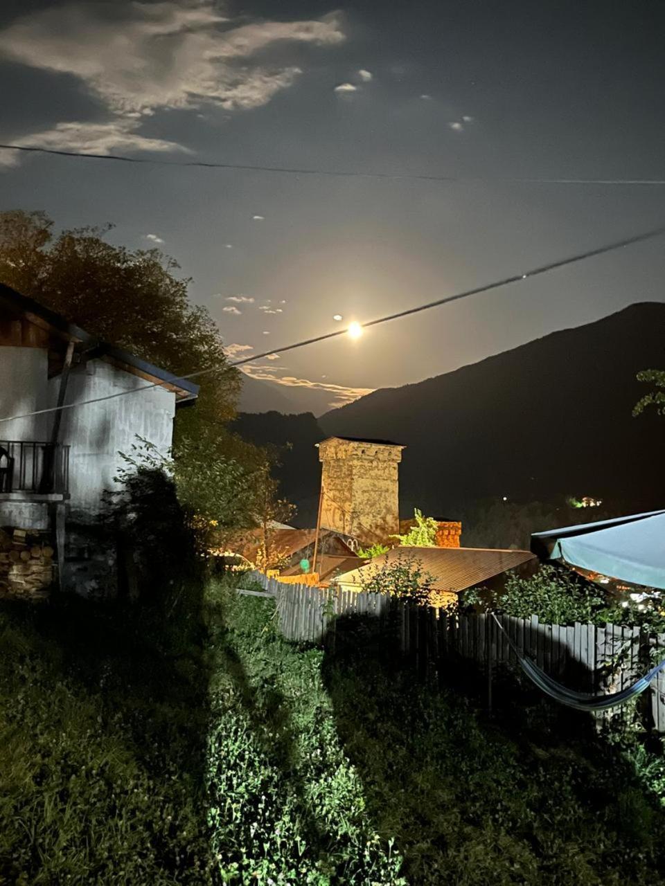 Nadia Guesthouse Mestia Bagian luar foto