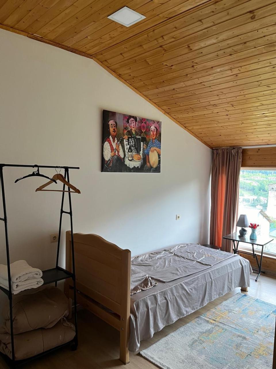 Nadia Guesthouse Mestia Bagian luar foto