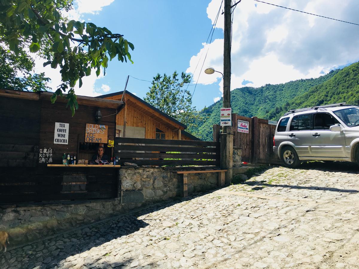 Nadia Guesthouse Mestia Bagian luar foto